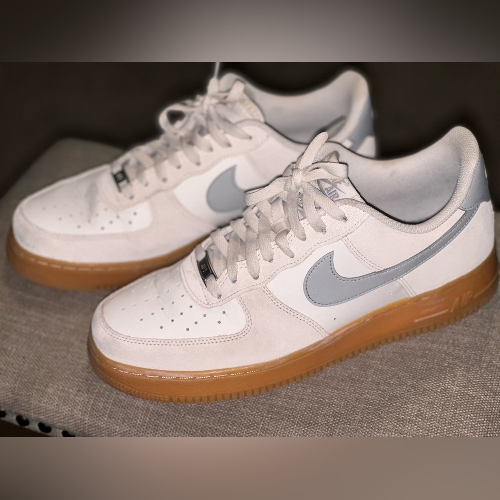Baby blue/light blue Nikes! Size 10 MENS. Like new!